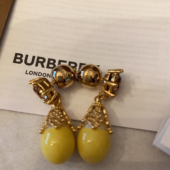 Authentic BNWT Burberry Faux Pearl Charm Earrings - Picture 4 of 11